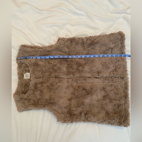 Dylan Faux Fur Vest - Picture 7 of 7